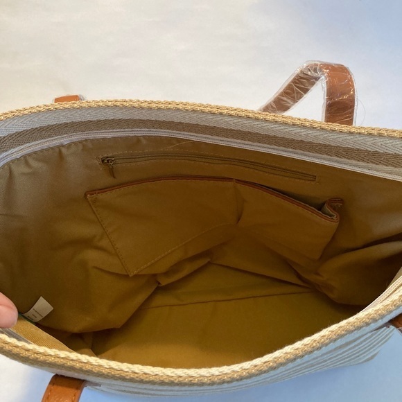 WB White & Tan Striped Tote - Picture 4 of 4